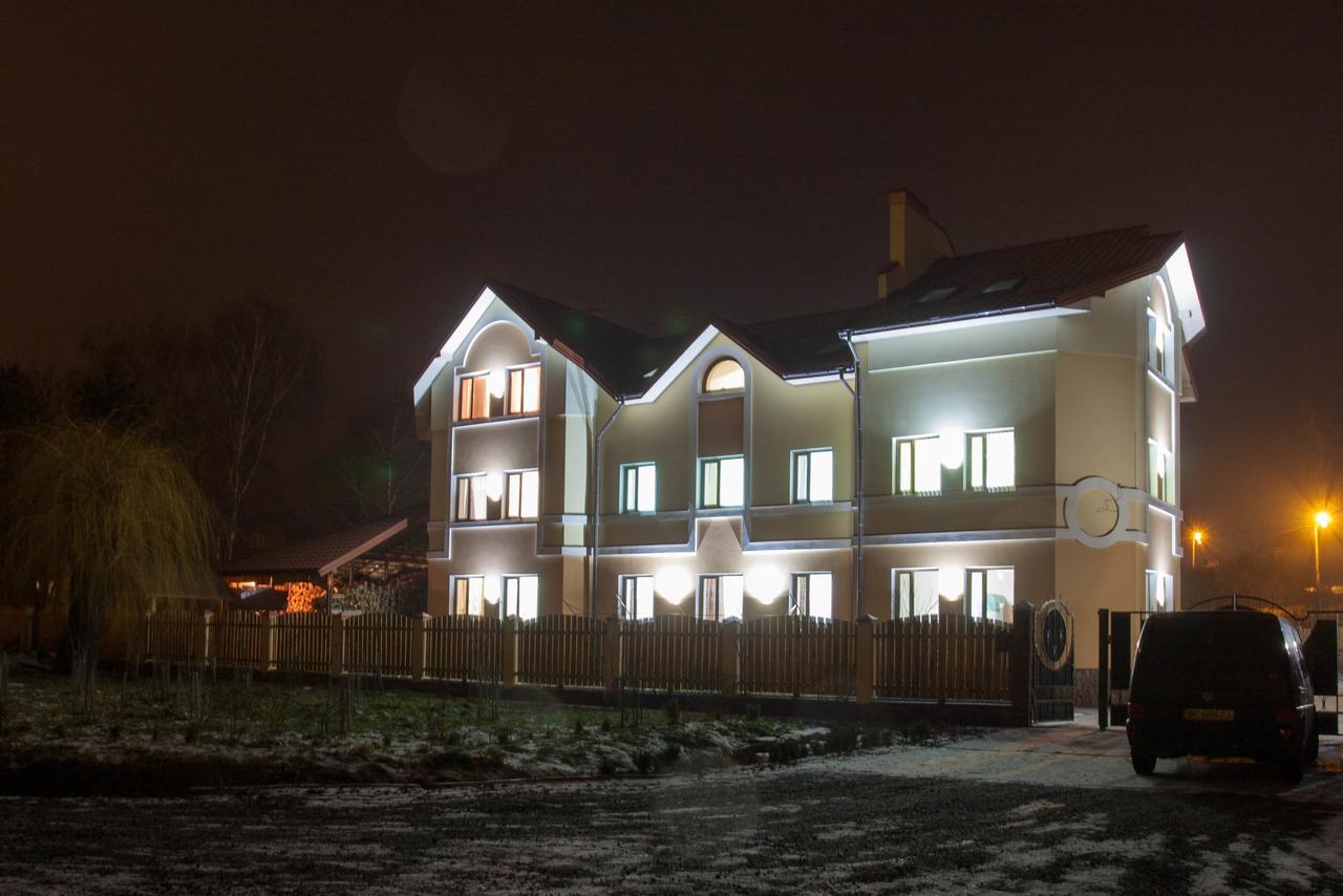 Alekselena Hotel Malekhuv Exterior foto